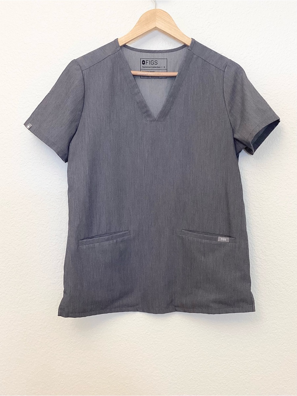 FIGS Small Casma Women’s Gray V-Neck Scrub Top Shirt FW1100